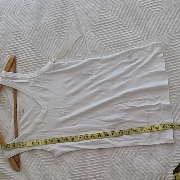 NWT Caslon V-Neck Tank - Picture 8 of 8